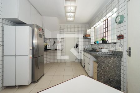 Casa à venda com 400m², 4 quartos e 4 vagas Casa à venda com 400m², 4 quartos e 4 vagasCozinha