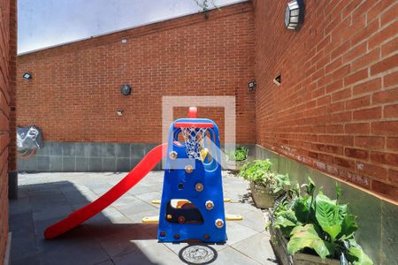 Casa à venda com 400m², 4 quartos e 4 vagas Casa à venda com 400m², 4 quartos e 4 vagasÁrea externa