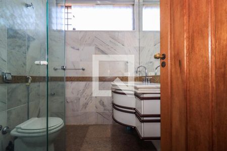 Casa à venda com 400m², 4 quartos e 4 vagas Casa à venda com 400m², 4 quartos e 4 vagasBanheiro