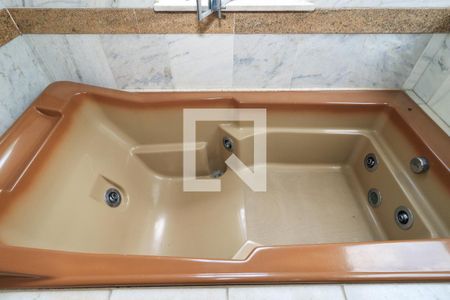 Casa à venda com 400m², 4 quartos e 4 vagas Casa à venda com 400m², 4 quartos e 4 vagasBanheiro da Suíte 1