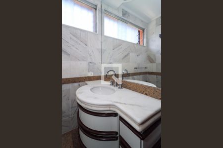 Casa à venda com 400m², 4 quartos e 4 vagas Casa à venda com 400m², 4 quartos e 4 vagasBanheiro