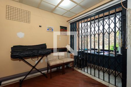 Casa à venda com 400m², 4 quartos e 4 vagas Casa à venda com 400m², 4 quartos e 4 vagasEscritório