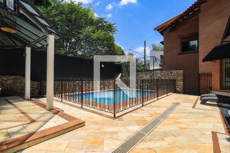 Casa à venda com 400m², 4 quartos e 4 vagas Casa à venda com 400m², 4 quartos e 4 vagasÁrea externa