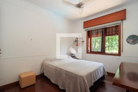 Casa à venda com 400m², 4 quartos e 4 vagas Casa à venda com 400m², 4 quartos e 4 vagasQuarto 4