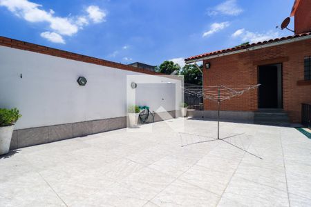 Casa à venda com 400m², 4 quartos e 4 vagas Casa à venda com 400m², 4 quartos e 4 vagasÁrea externa