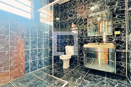 Casa à venda com 237m², 3 quartos e 4 vagasBanheiro da Suíte