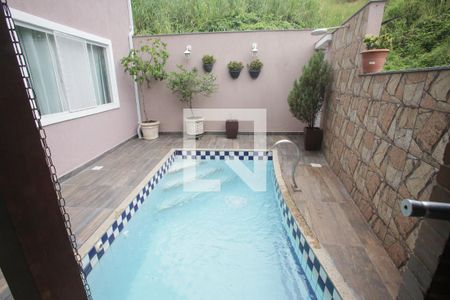 Casa à venda com 238m², 4 quartos e 3 vagas Casa à venda com 238m², 4 quartos e 3 vagasPiscina