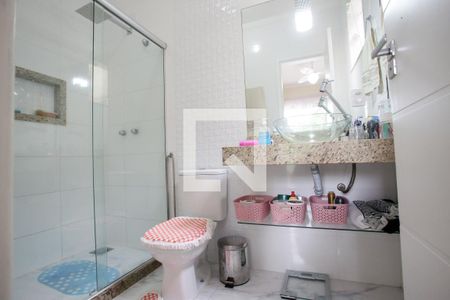 Casa à venda com 238m², 4 quartos e 3 vagas Casa à venda com 238m², 4 quartos e 3 vagasBanheiro da Suíte 2