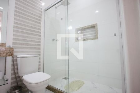 Casa à venda com 238m², 4 quartos e 3 vagas Casa à venda com 238m², 4 quartos e 3 vagasBanheiro da Suíte 1