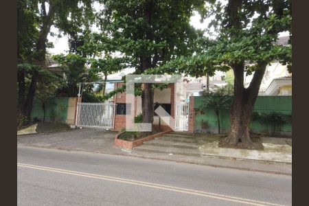 Casa à venda com 238m², 4 quartos e 3 vagas Casa à venda com 238m², 4 quartos e 3 vagasFachada do Condomínio