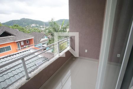 Casa à venda com 238m², 4 quartos e 3 vagas Casa à venda com 238m², 4 quartos e 3 vagasVaranda da Sala de TV