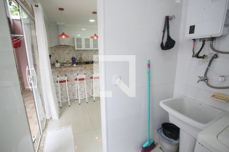 Casa à venda com 238m², 4 quartos e 3 vagas Casa à venda com 238m², 4 quartos e 3 vagasÁrea de Serviço