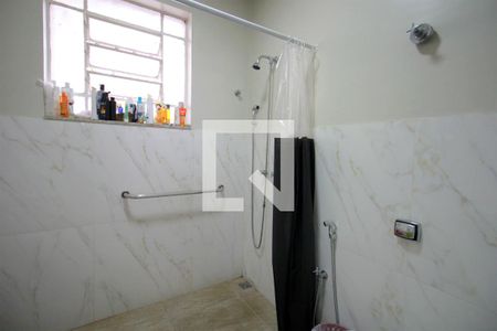 Casa à venda com 250m², 4 quartos e 3 vagasBanheiro 1
