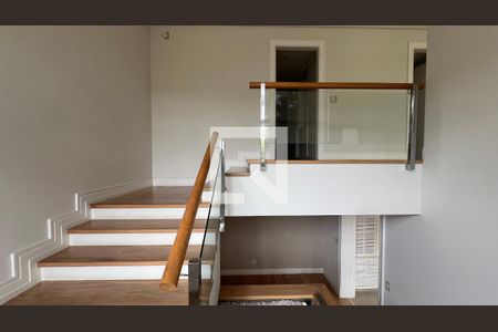 Casa à venda com 707m², 4 quartos e 10 vagasEscada