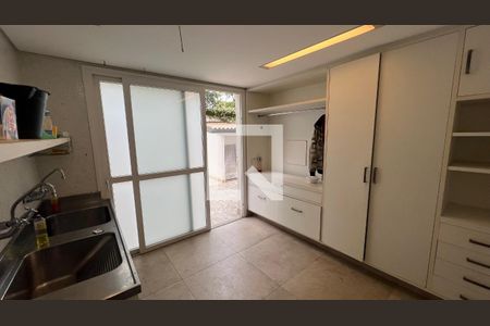 Casa à venda com 707m², 4 quartos e 10 vagasLavanderia