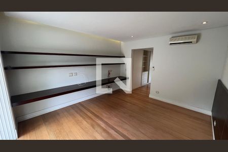 Casa à venda com 707m², 4 quartos e 10 vagasSuite 1
