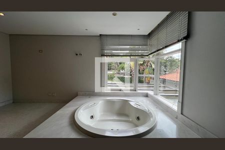Casa à venda com 707m², 4 quartos e 10 vagasBanheiro da suíte master