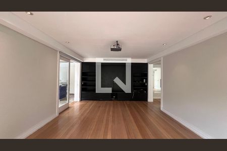 Casa à venda com 707m², 4 quartos e 10 vagasSala de TV