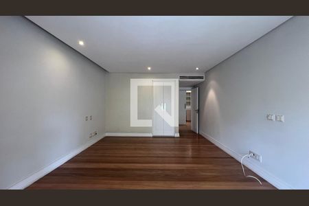 Casa à venda com 707m², 4 quartos e 10 vagasSuíte master