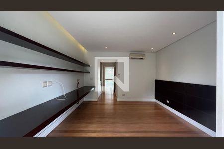 Casa à venda com 707m², 4 quartos e 10 vagasSuite 1