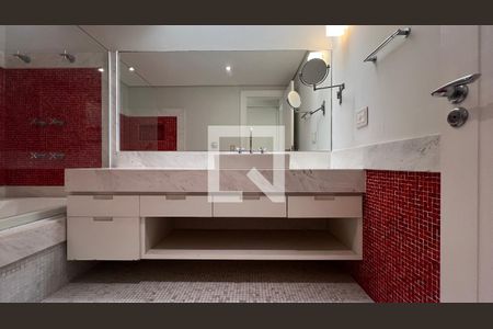 Casa à venda com 707m², 4 quartos e 10 vagasBanheiro da Suíte 1