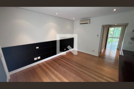 Casa à venda com 707m², 4 quartos e 10 vagasSuite 2