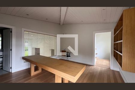 Casa à venda com 707m², 4 quartos e 10 vagasEscritório