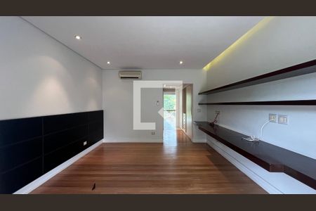 Casa à venda com 707m², 4 quartos e 10 vagasSuite 2