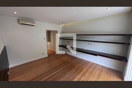 Casa à venda com 707m², 4 quartos e 10 vagasSuite 2