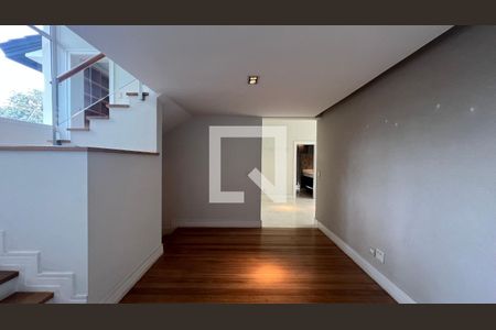 Casa à venda com 707m², 4 quartos e 10 vagasLobby