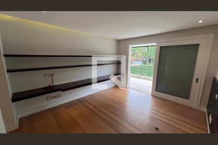 Casa à venda com 707m², 4 quartos e 10 vagasSuite 2