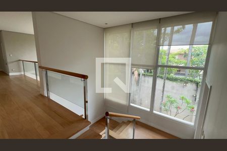 Casa à venda com 707m², 4 quartos e 10 vagasEscada