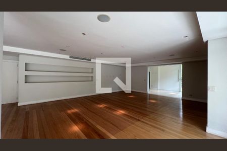 Casa à venda com 707m², 4 quartos e 10 vagasSalas