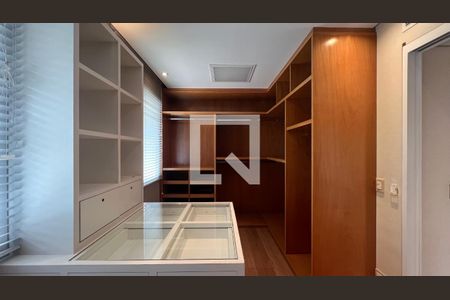 Casa à venda com 707m², 4 quartos e 10 vagasCloset da suite master