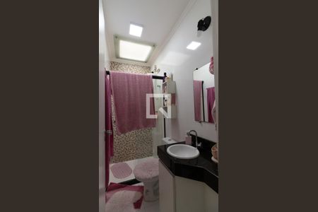 Casa à venda com 210m², 4 quartos e 2 vagas Casa à venda com 210m², 4 quartos e 2 vagasBanheiro da Suíte 1