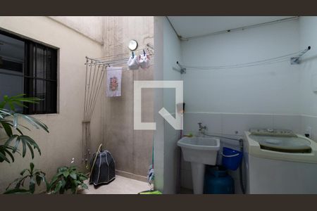 Casa à venda com 210m², 4 quartos e 2 vagas Casa à venda com 210m², 4 quartos e 2 vagasÁrea de Serviço Casa 2