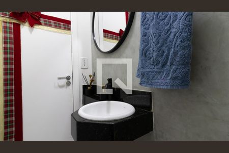 Casa à venda com 210m², 4 quartos e 2 vagas Casa à venda com 210m², 4 quartos e 2 vagasBanheiro