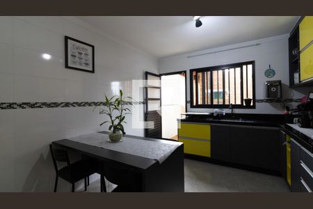 Casa à venda com 210m², 4 quartos e 2 vagas Casa à venda com 210m², 4 quartos e 2 vagasCozinha