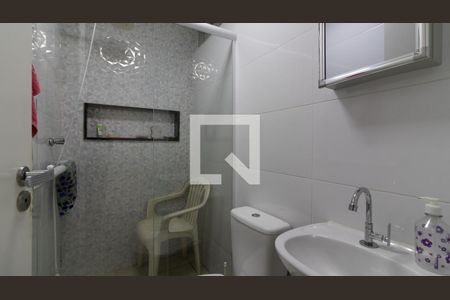 Casa à venda com 210m², 4 quartos e 2 vagas Casa à venda com 210m², 4 quartos e 2 vagasBanheiro da Suíte Casa 2