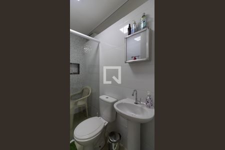 Casa à venda com 210m², 4 quartos e 2 vagas Casa à venda com 210m², 4 quartos e 2 vagasBanheiro da Suíte Casa 2