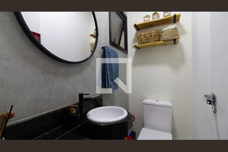 Casa à venda com 210m², 4 quartos e 2 vagas Casa à venda com 210m², 4 quartos e 2 vagasBanheiro