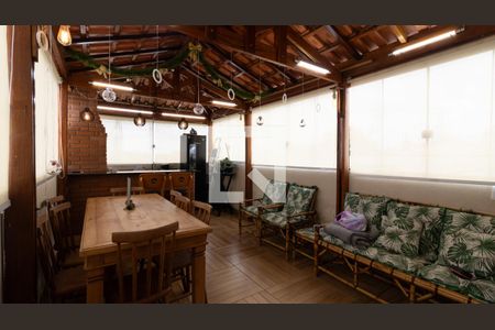 Casa à venda com 210m², 4 quartos e 2 vagas Casa à venda com 210m², 4 quartos e 2 vagasEspaço Gourmet