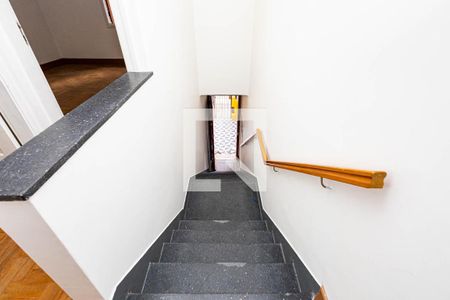 Casa à venda com 230m², 3 quartos e sem vagaEscada