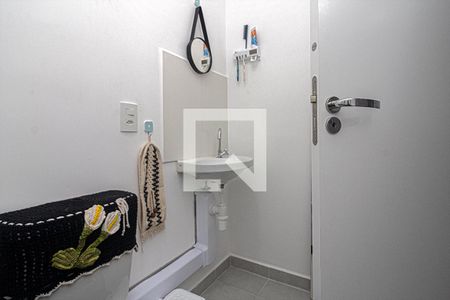 banheiro social de apartamento para alugar com 1 quarto, 32m² em Vila Moinho Velho, São Paulo