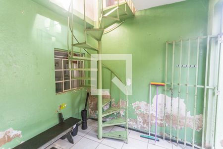 Casa à venda com 360m², 2 quartos e 5 vagasEscada de Acesso ao Terraço