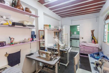 Casa à venda com 360m², 2 quartos e 5 vagasQuarto de Serviço