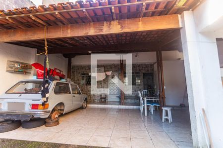 Casa à venda com 360m², 2 quartos e 5 vagasCasa de Fundos