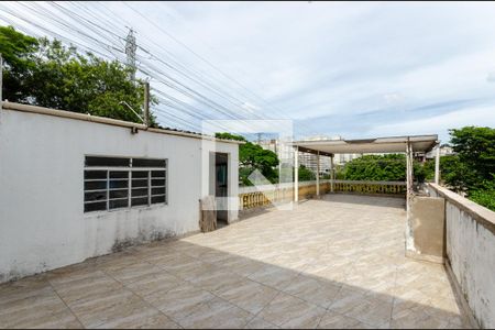 Casa à venda com 220m², 4 quartos e 6 vagasTerraço