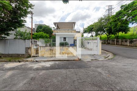 Casa à venda com 220m², 4 quartos e 6 vagasFachada