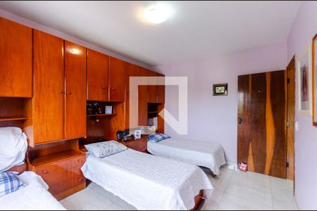 Casa à venda com 220m², 4 quartos e 6 vagasQuarto 1 - casa 1